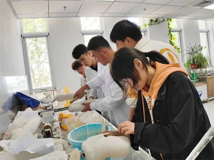 北京社会管理职业学院2022级康复辅具专业学生赴德林义肢型器（北京）有限公司进行跟岗学习